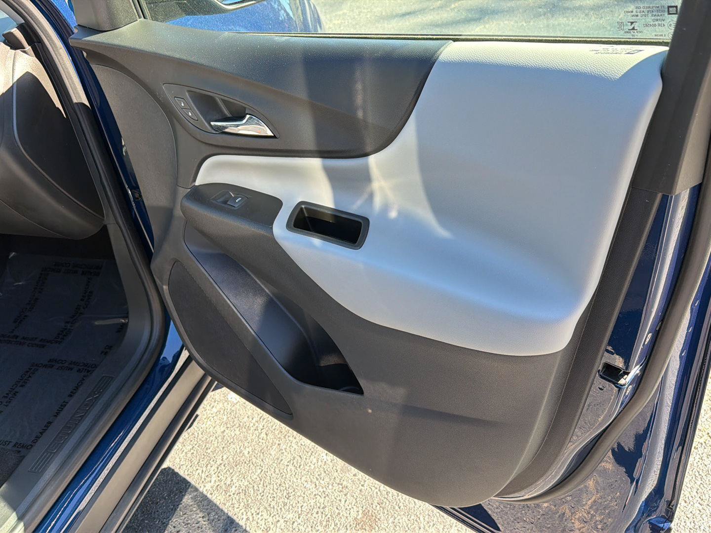Used 2022 Chevrolet Equinox LS AWD/4WD image 14