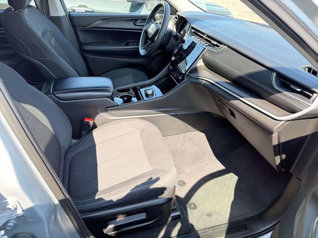 Used 2023 Jeep Grand Cherokee L Laredo AWD/4WD image 26