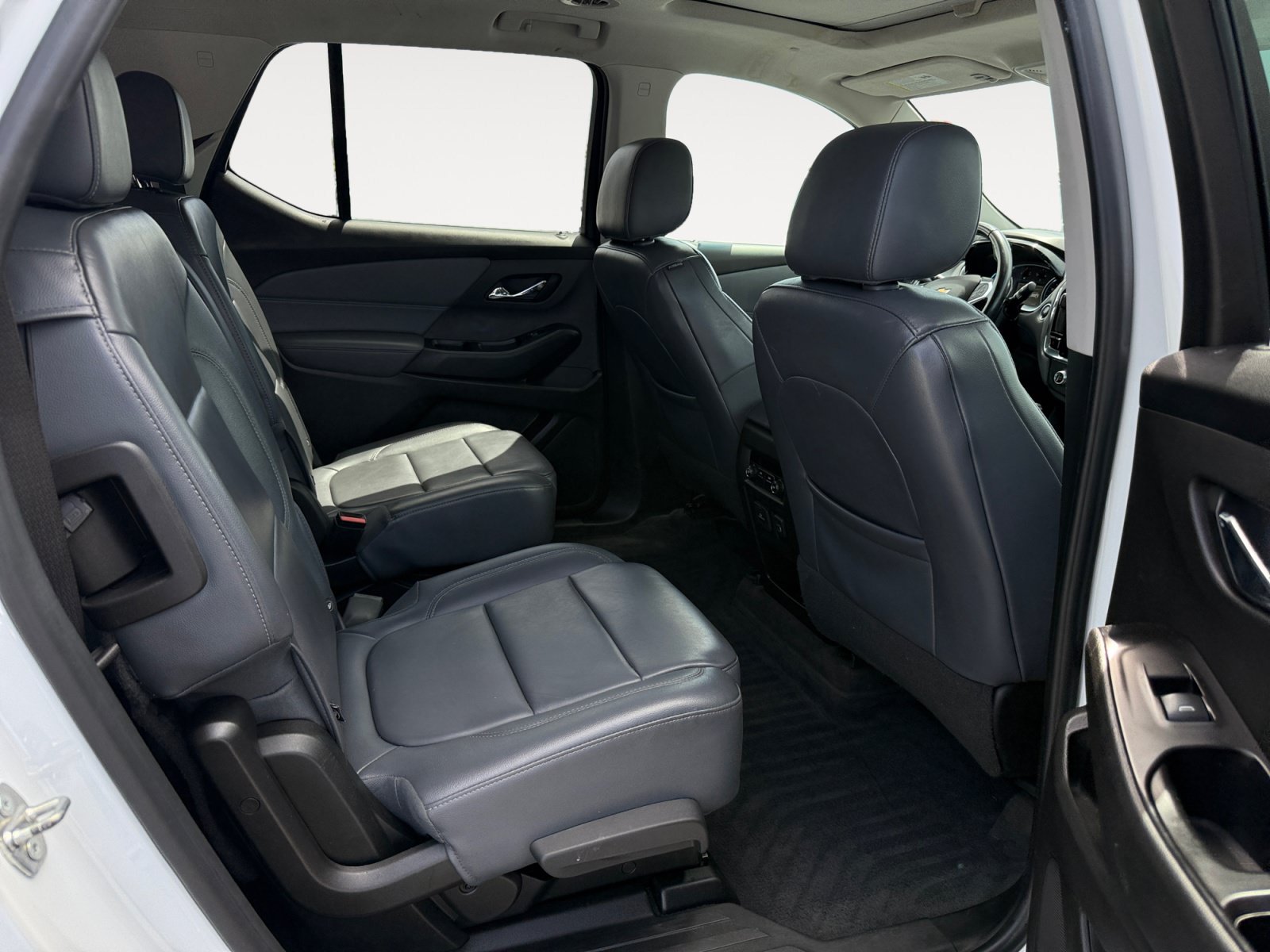 Used 2019 Chevrolet Traverse LT w/ LT Premium Package AWD/4WD image 18