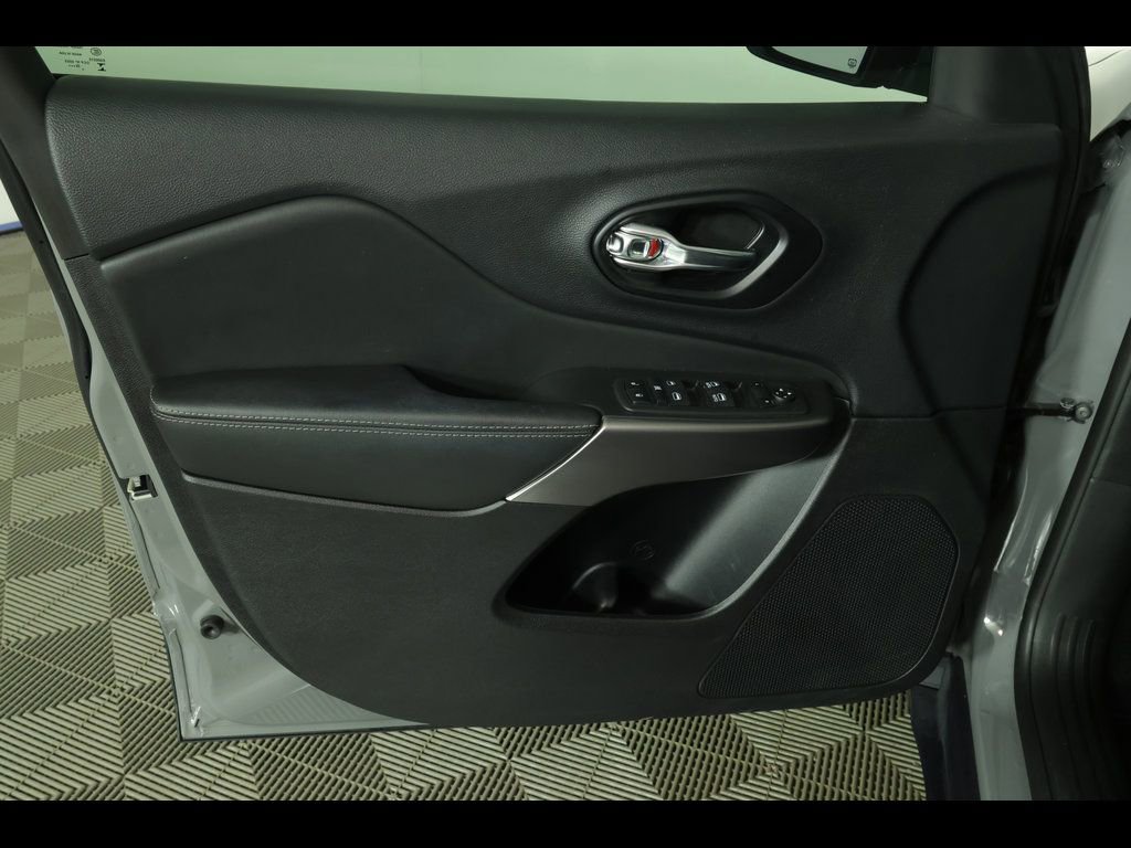 Used 2022 Jeep Cherokee Latitude Lux AWD/4WD image 23