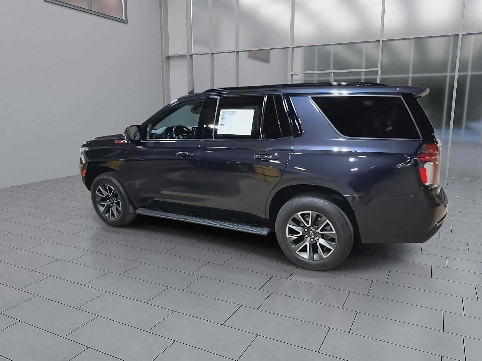 Used 2022 Chevrolet Tahoe Z71 w/ Luxury Package AWD/4WD image 6