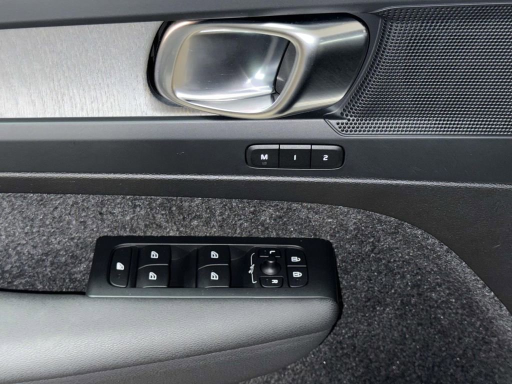 Used 2023 Volvo XC40 B5 Plus w/ Protection Package Premier image 20