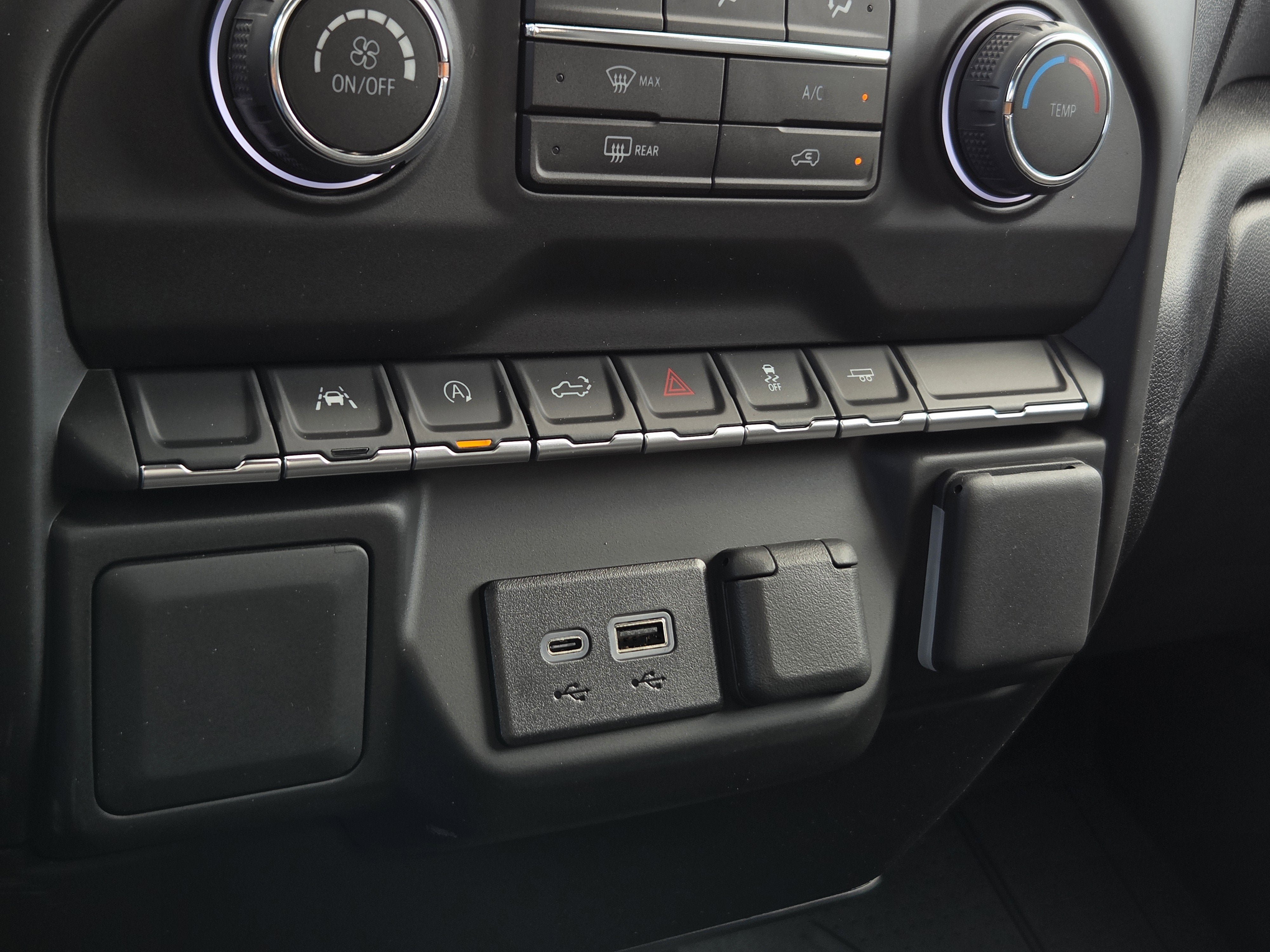 New 2026 Chevrolet Silverado 1500 Custom w/ LPO, Dark Essentials Package RWD image 20