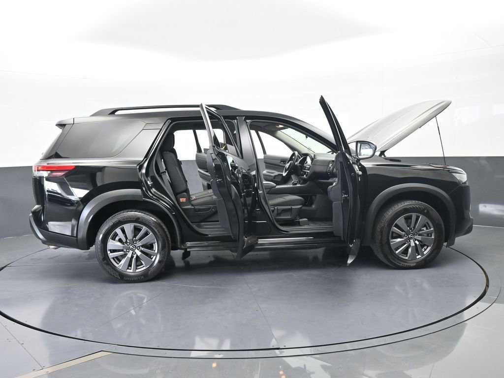 Used 2025 Nissan Pathfinder SV image 75
