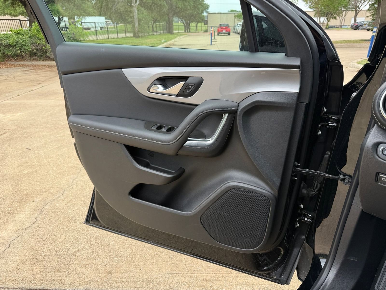 Used 2025 Chevrolet Blazer LT FWD image 18