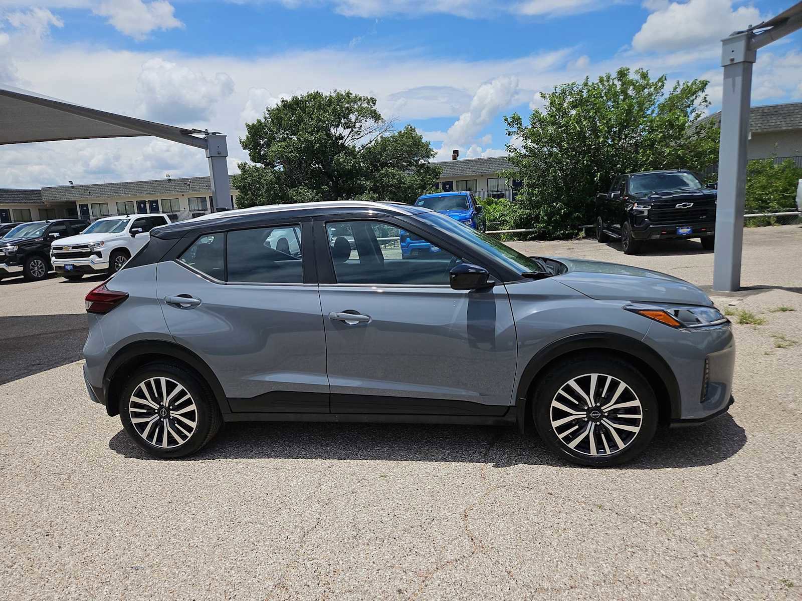 Used 2023 Nissan Kicks SV FWD image 9