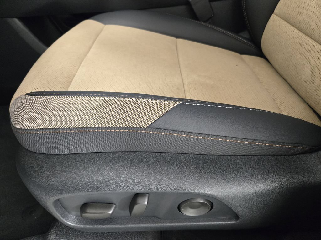 New 2026 Chevrolet Equinox ACTIV w/ Convenience Package III FWD image 25