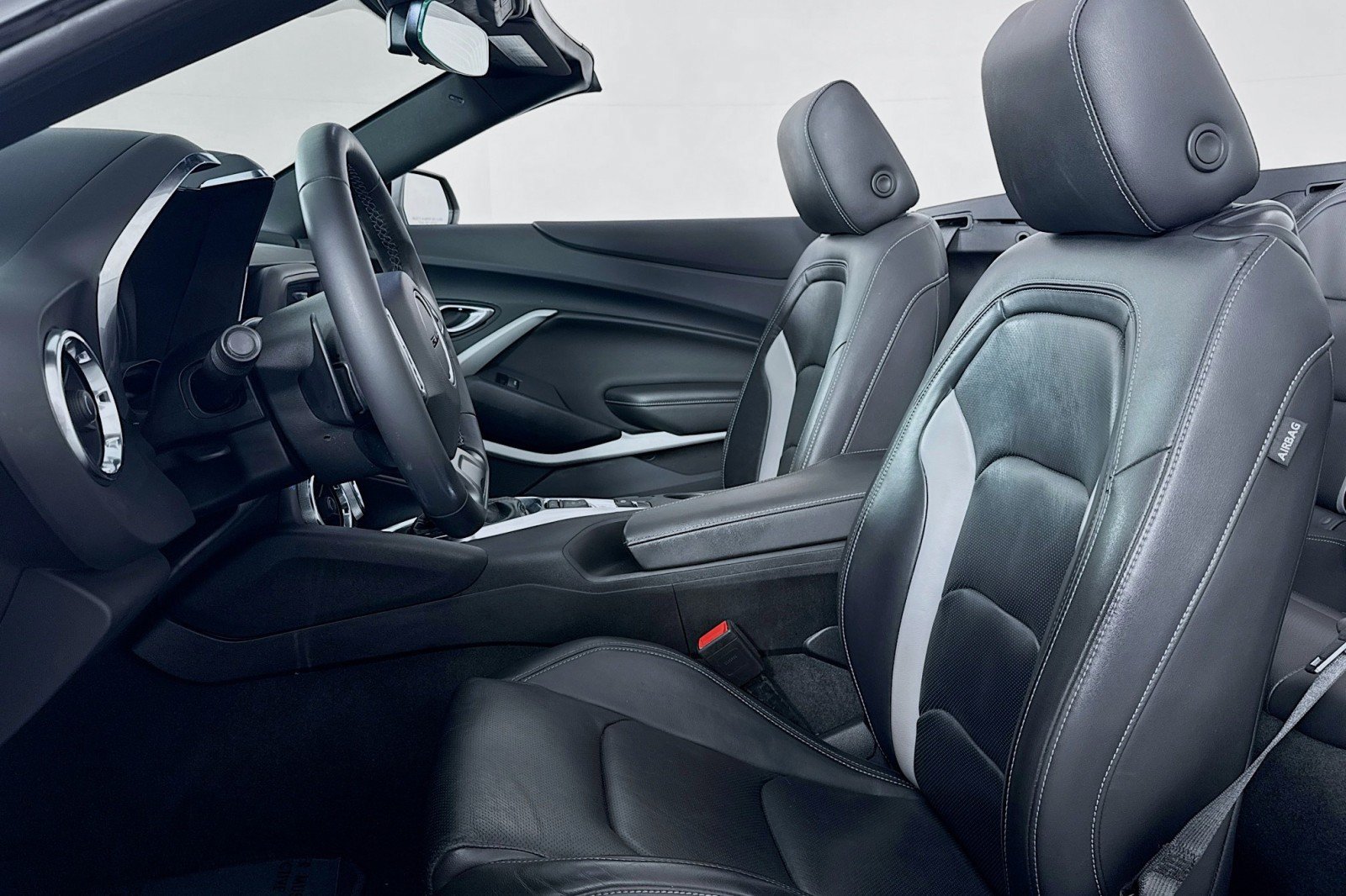 Used 2023 Chevrolet Camaro LT RWD image 17