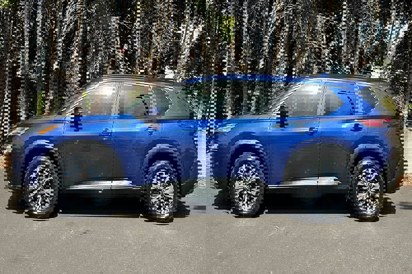 Used 2023 Nissan Rogue SV image 7