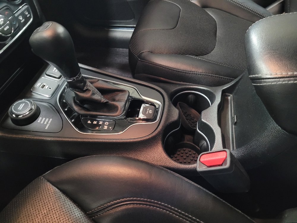 Used 2019 Jeep Cherokee Limited image 26