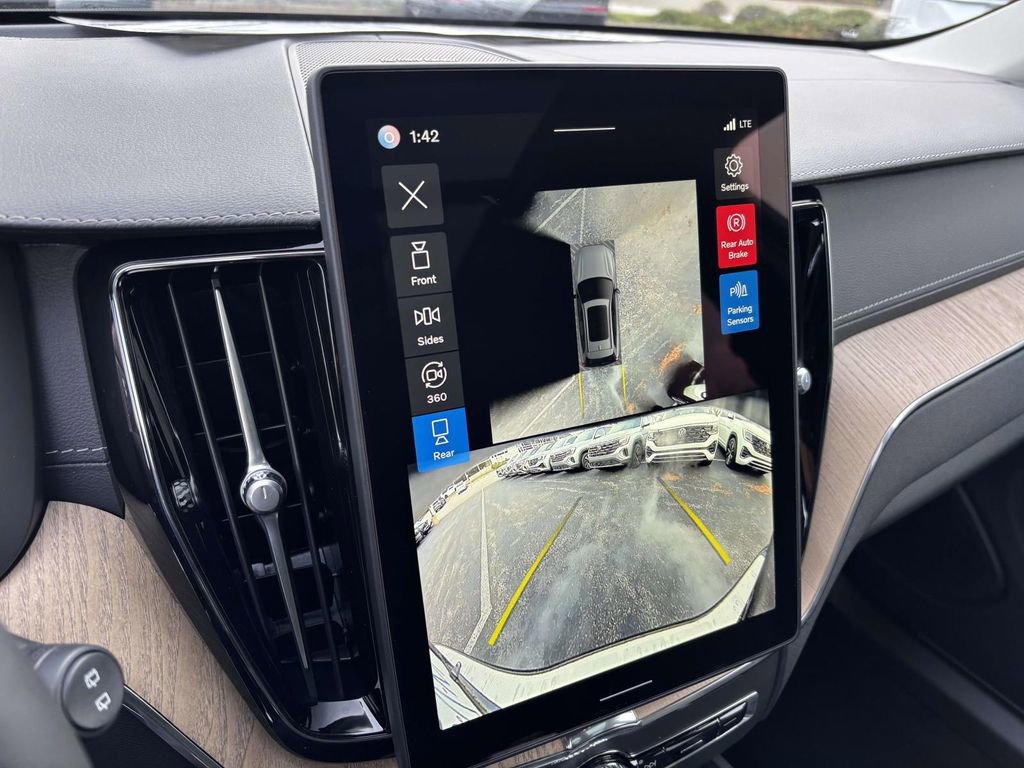 New 2026 Volvo XC60 T8 Ultra w/ Protection Package Premier image 20