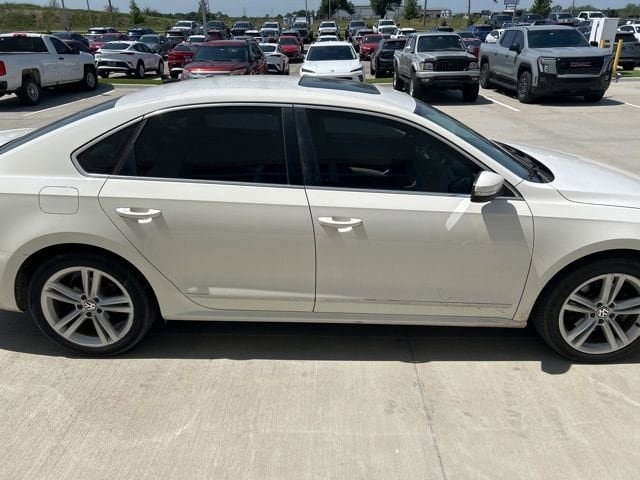 Used 2013 Volkswagen Passat TDI SE FWD image 2
