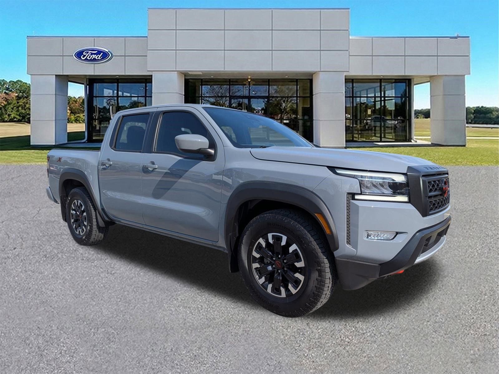 Used 2024 Nissan Frontier Pro-X image 2