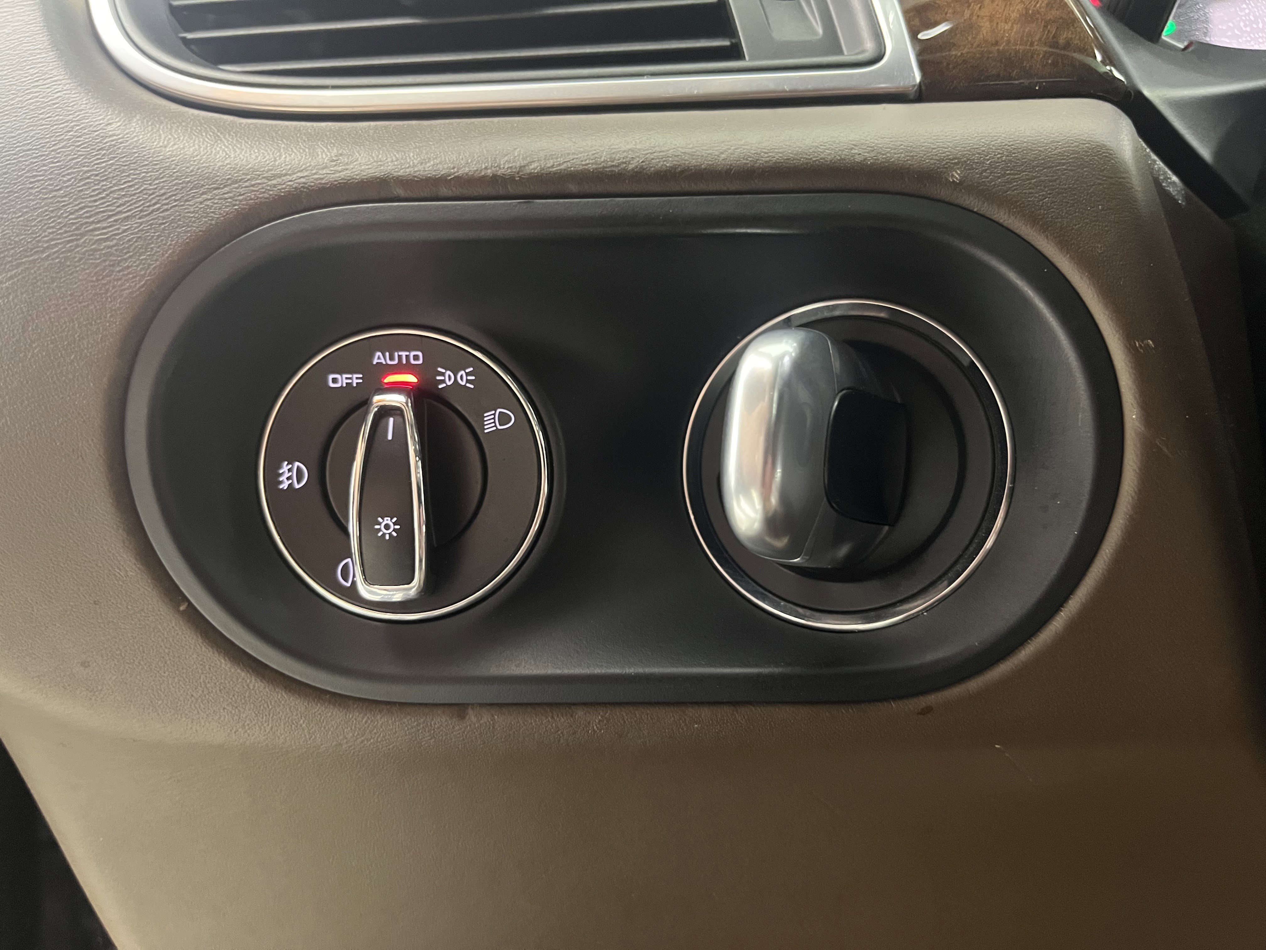 Used 2016 Porsche Macan Turbo AWD/4WD image 21