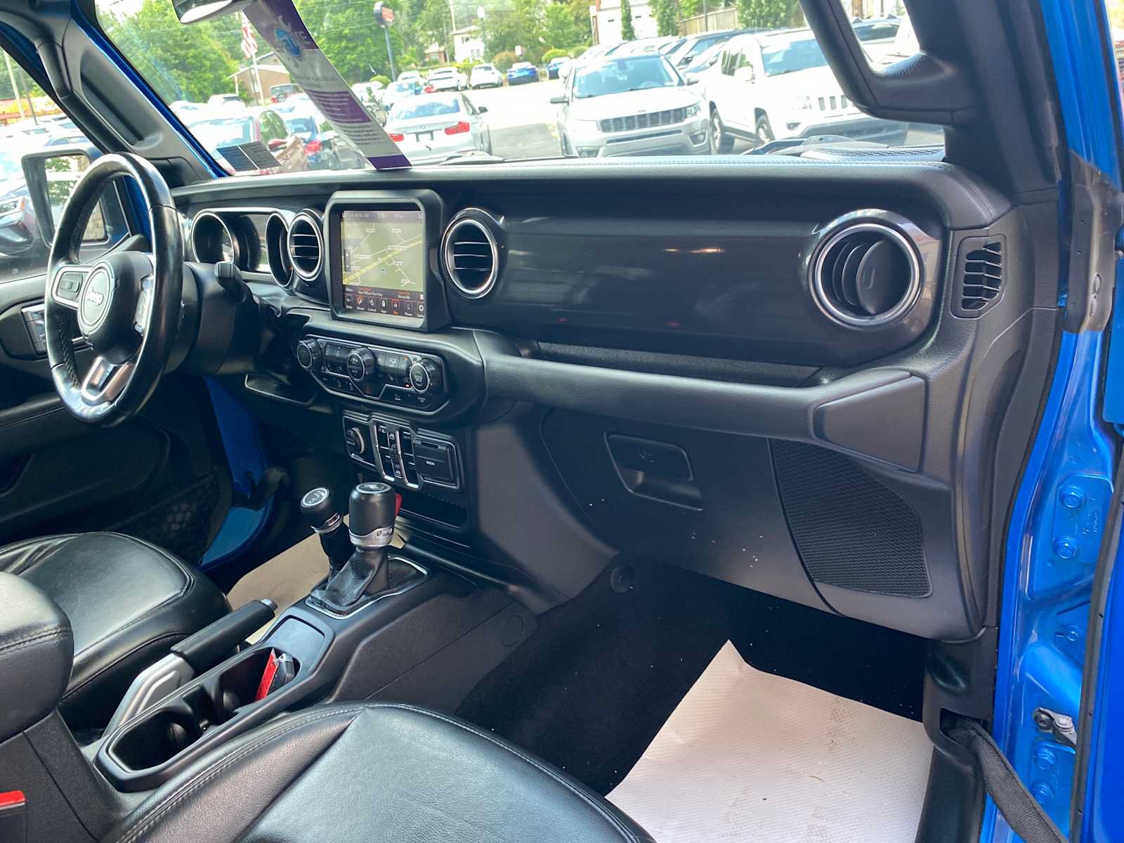 Used 2022 Jeep Wrangler Unlimited Sahara AWD/4WD image 28