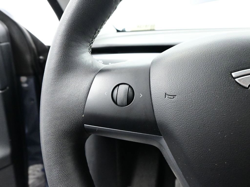 Used 2021 Tesla Model Y Long Range AWD/4WD image 11