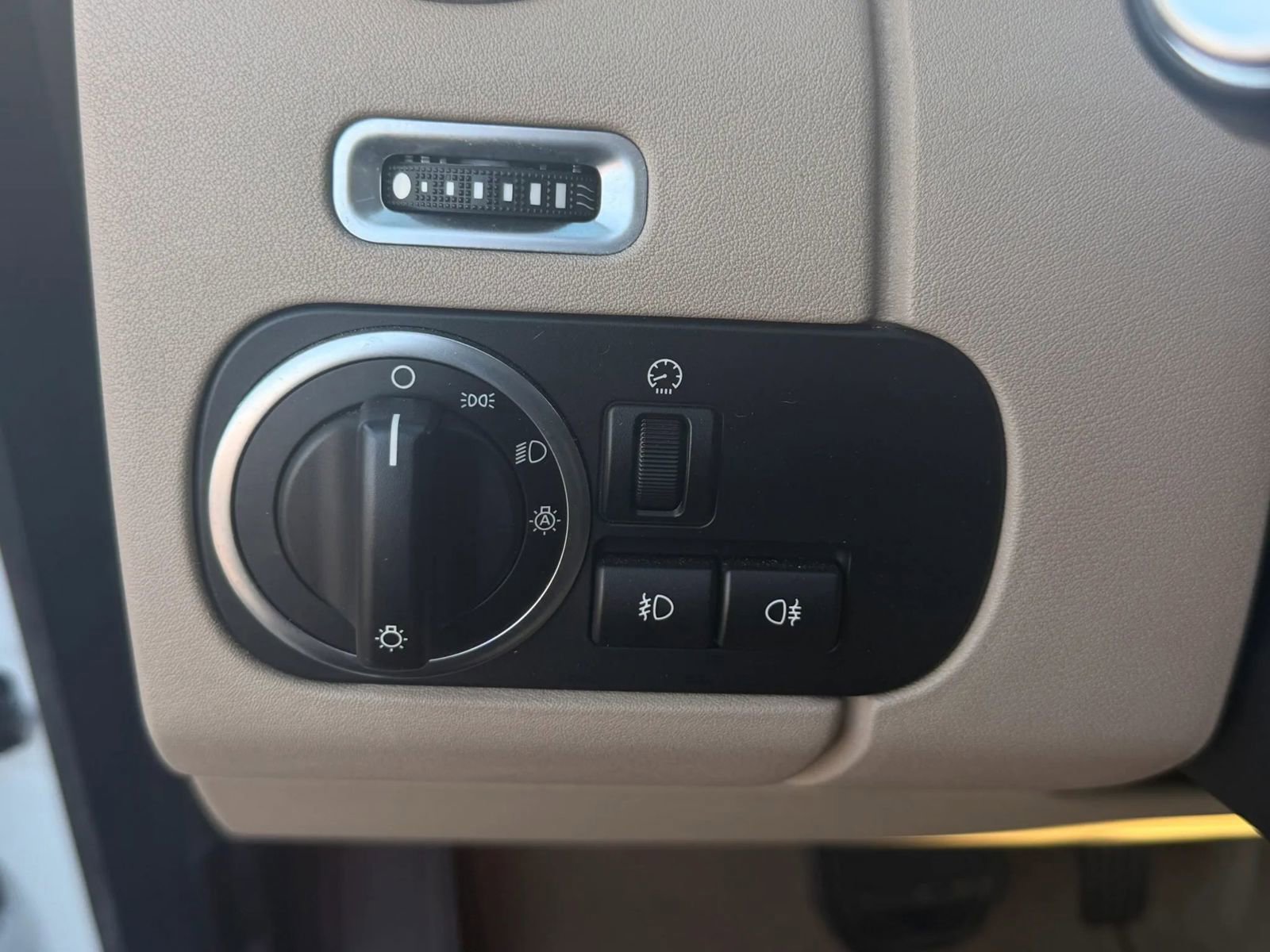 Used 2014 Land Rover LR4 HSE LUX image 16