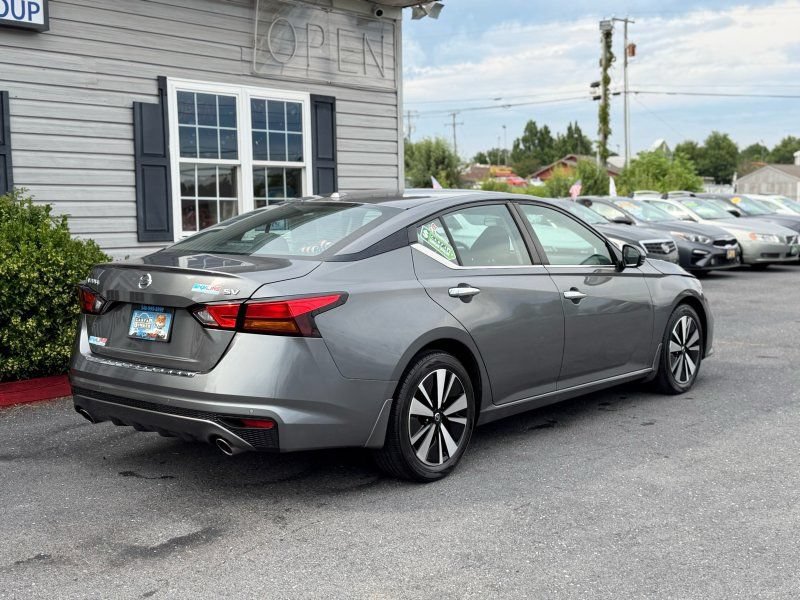 Used 2021 Nissan Altima 2.5 SV w/ SV Premium Package FWD image 5