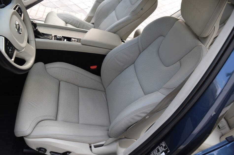 Used 2018 Volvo XC60 T5 Inscription w/ Luxury Seat Package image 38