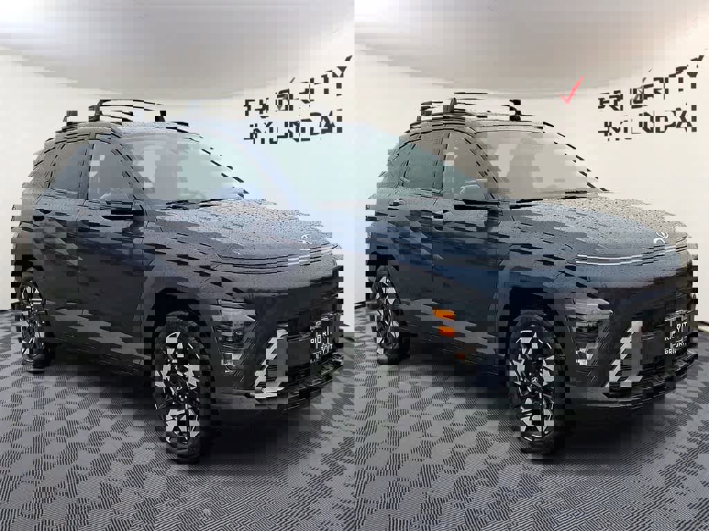 Used 2025 Hyundai Kona SEL image 3