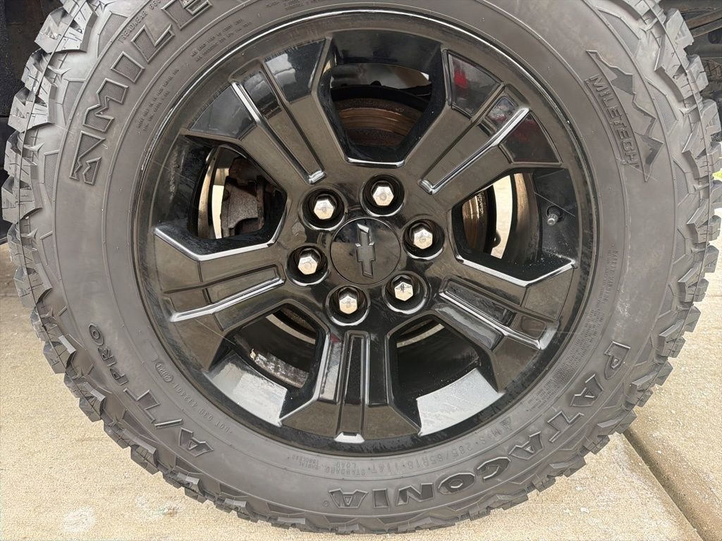 Used 2018 Chevrolet Silverado 1500 LT w/ Midnight Edition image 43