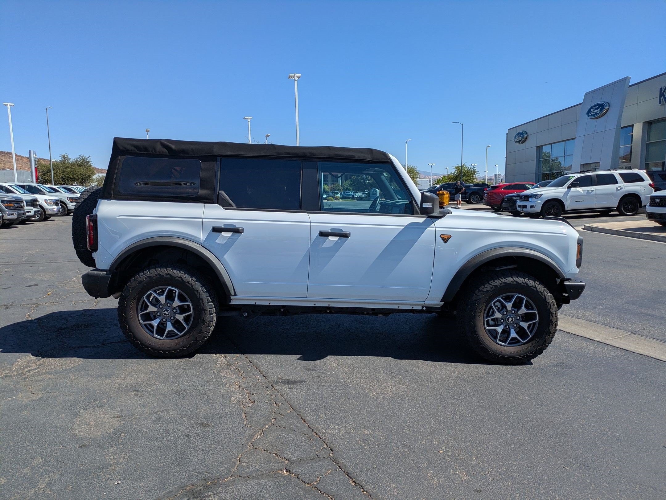 Used 2022 Ford Bronco Badlands AWD/4WD image 3