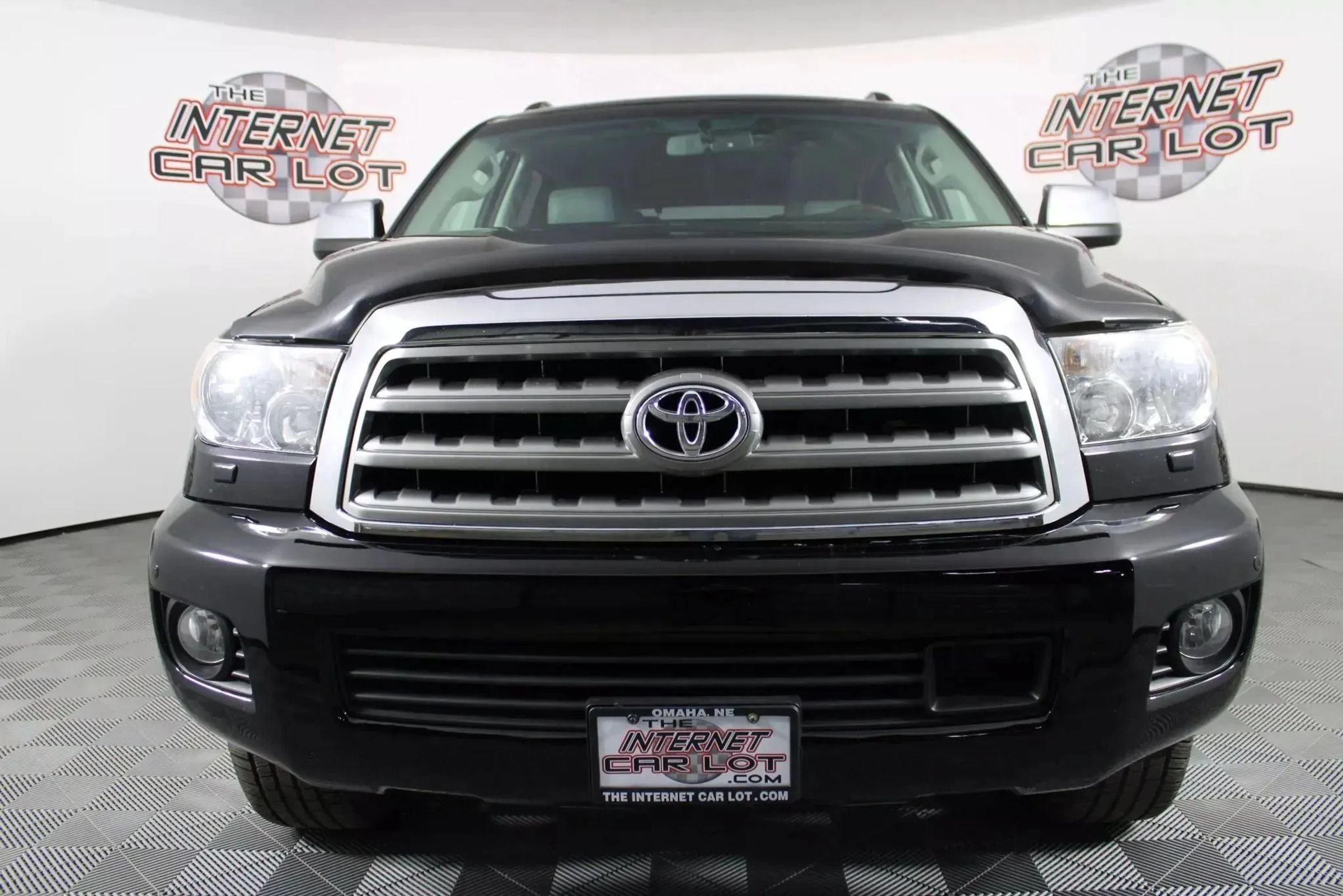 Used 2016 Toyota Sequoia Platinum AWD/4WD image 2