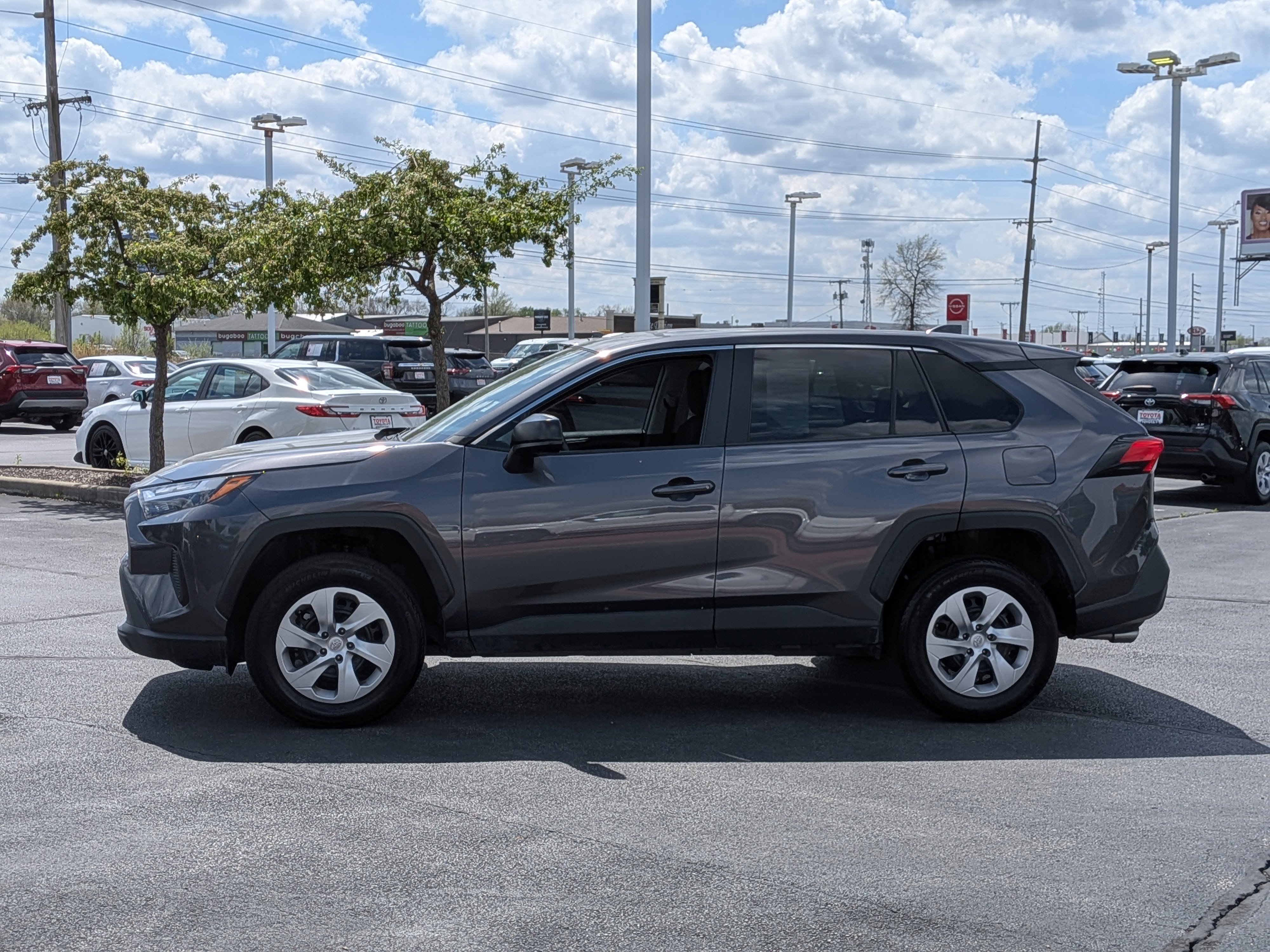 Certified 2023 Toyota RAV4 LE AWD/4WD image 5