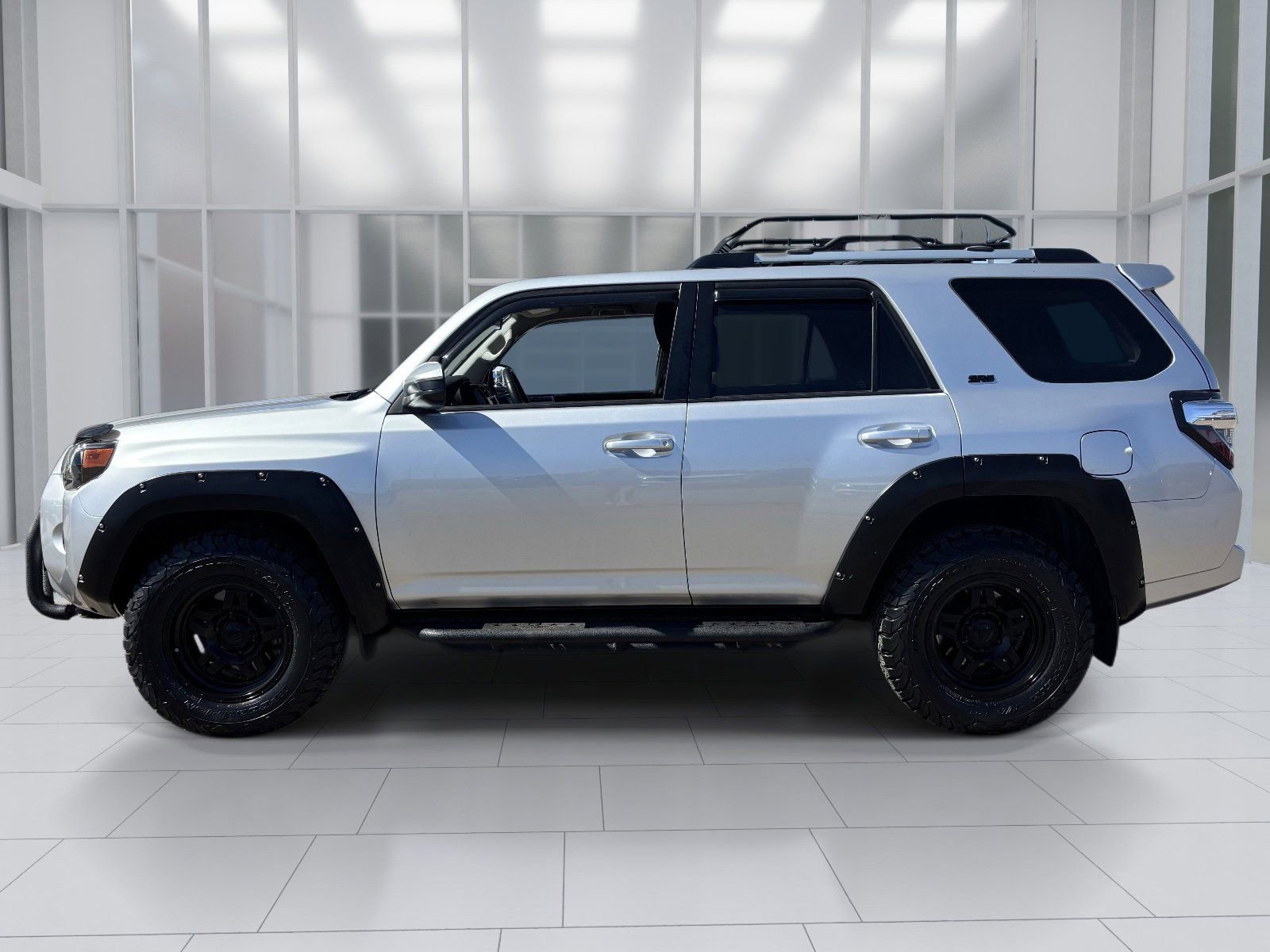 Used 2019 Toyota 4Runner SR5 AWD/4WD image 3