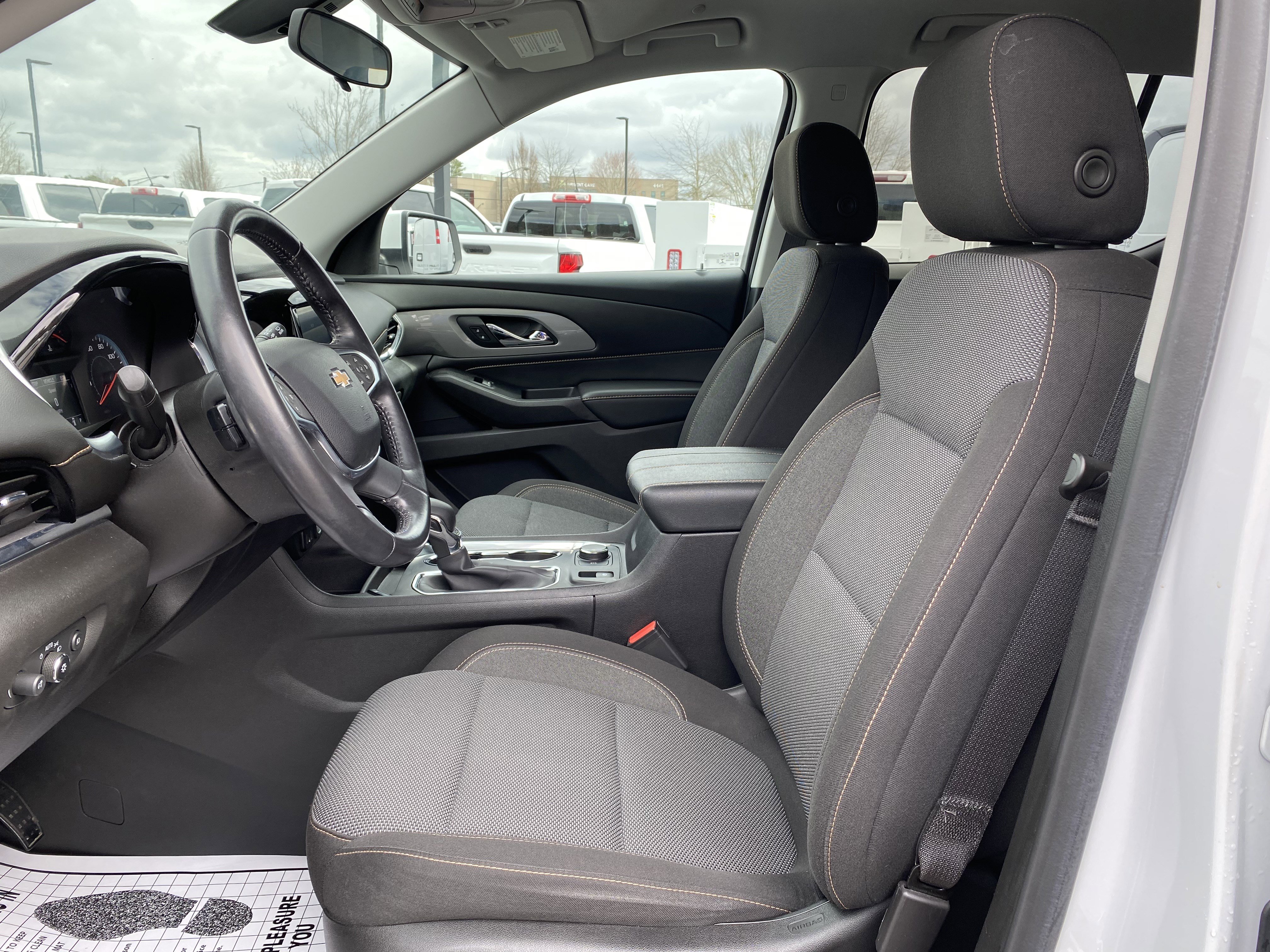 Used 2021 Chevrolet Traverse LT image 16