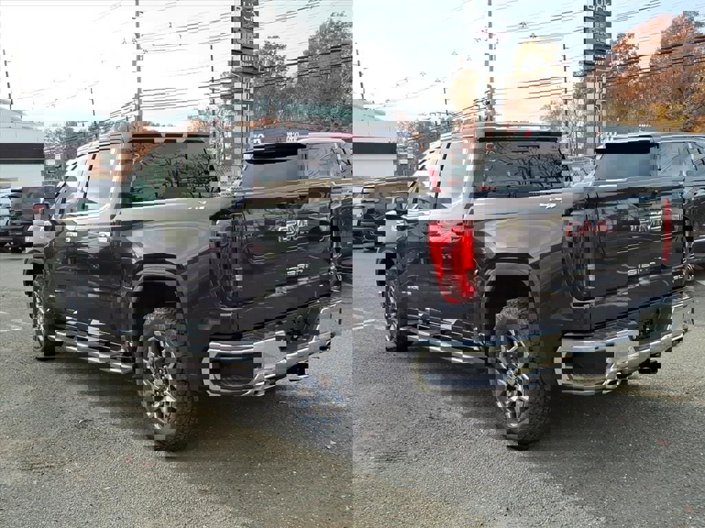 New 2026 GMC Sierra 1500 SLT image 4