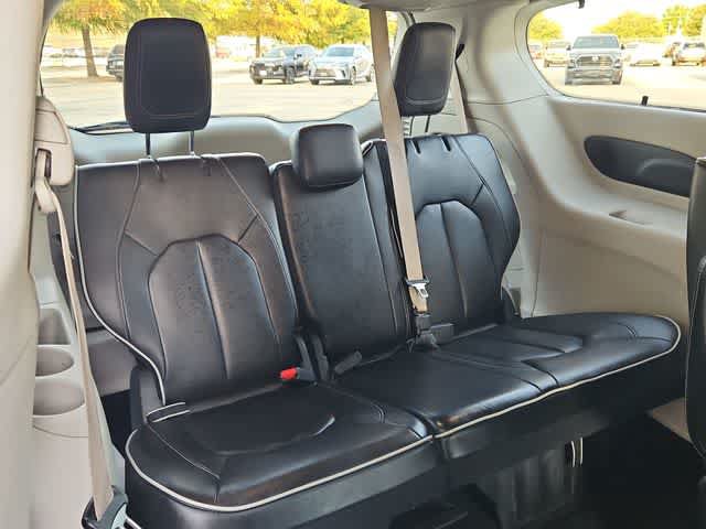 Used 2024 Chrysler Pacifica Limited FWD image 18
