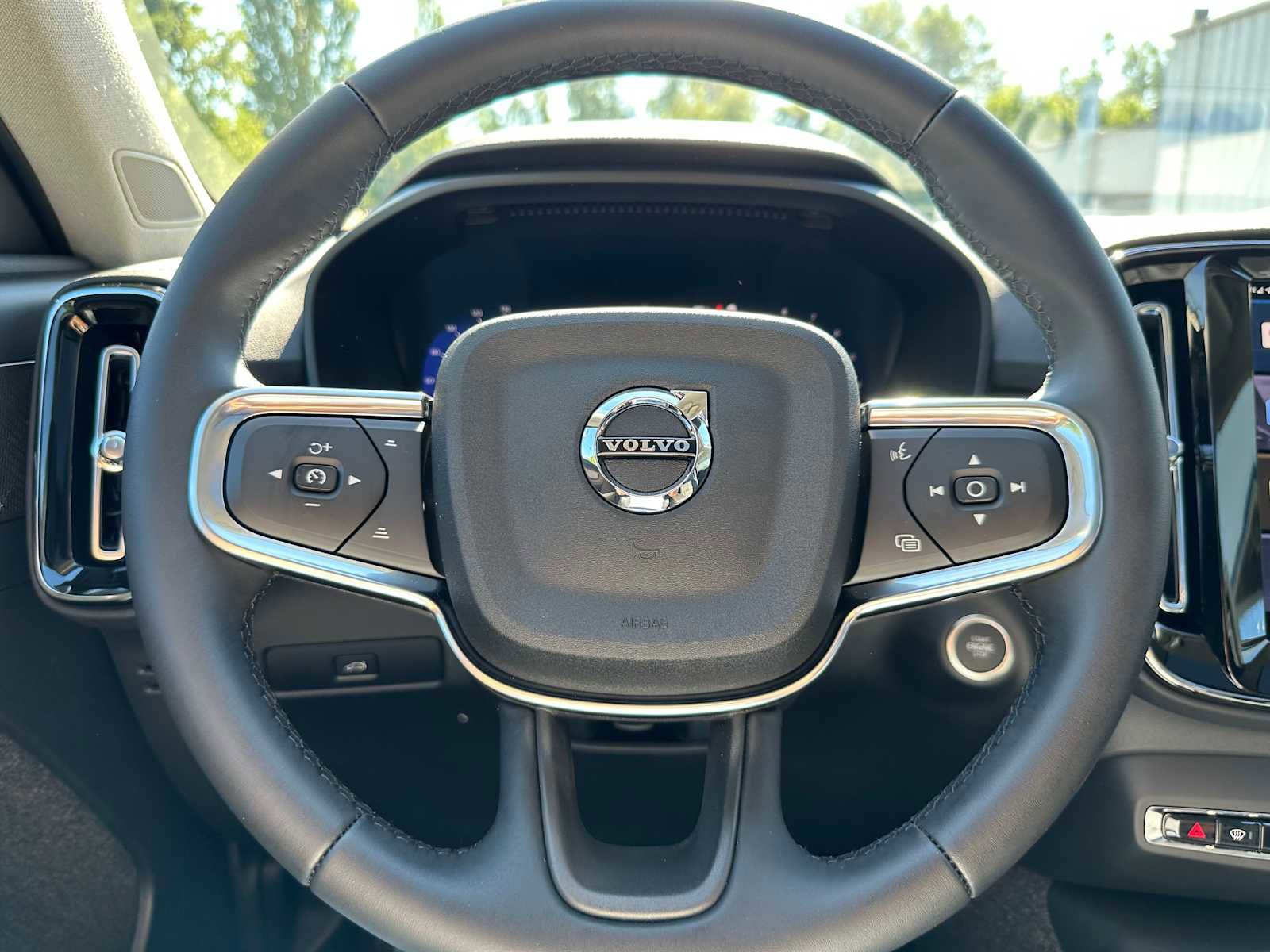 New 2025 Volvo XC40 B5 Ultra w/ Climate Package image 24