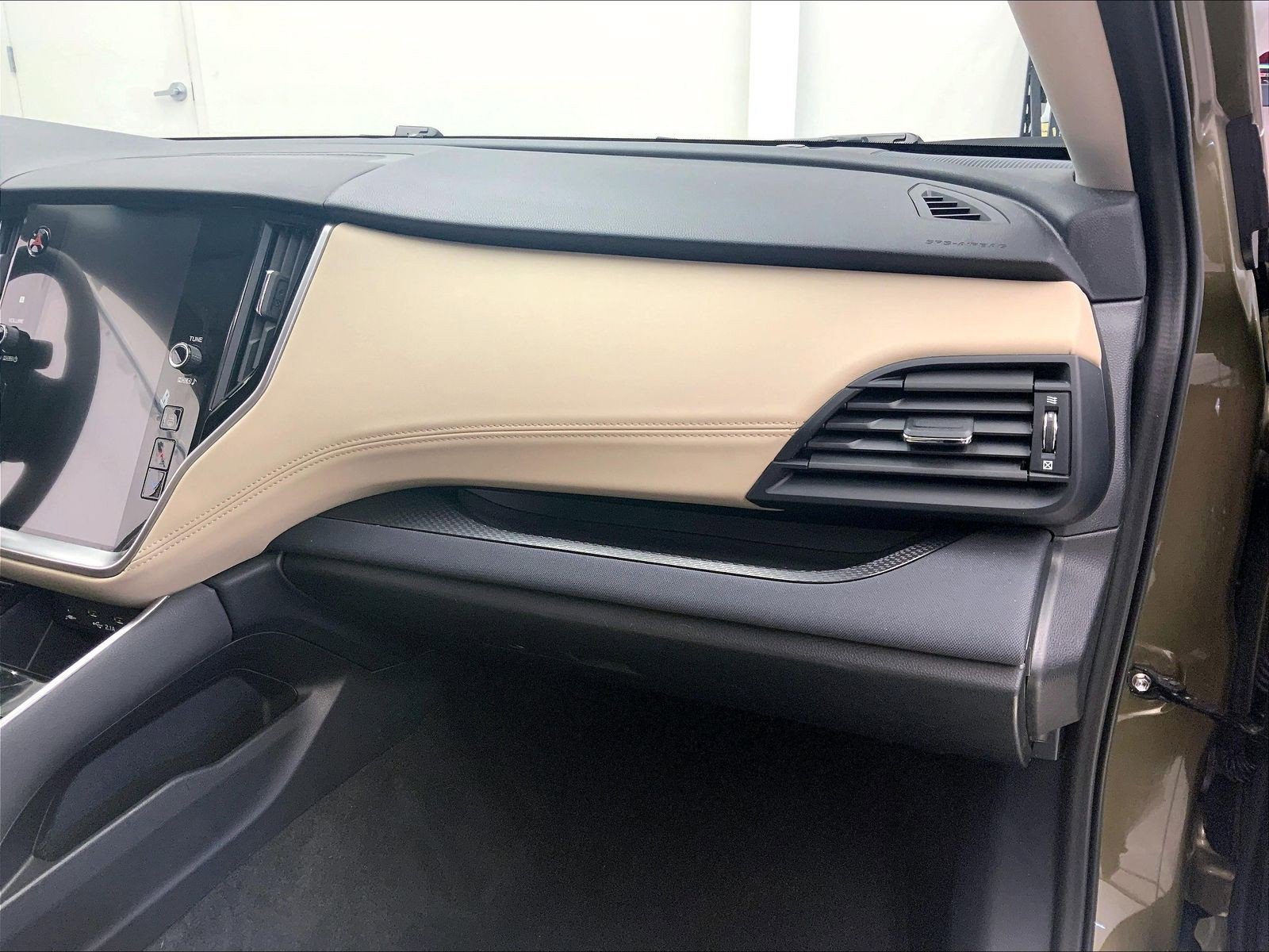Used 2022 Subaru Outback Premium AWD/4WD image 22