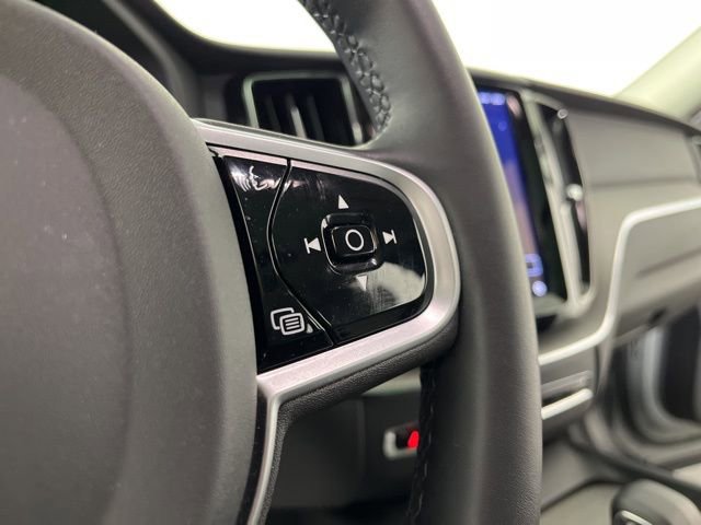 Used 2025 Volvo XC60 B5 Plus image 21