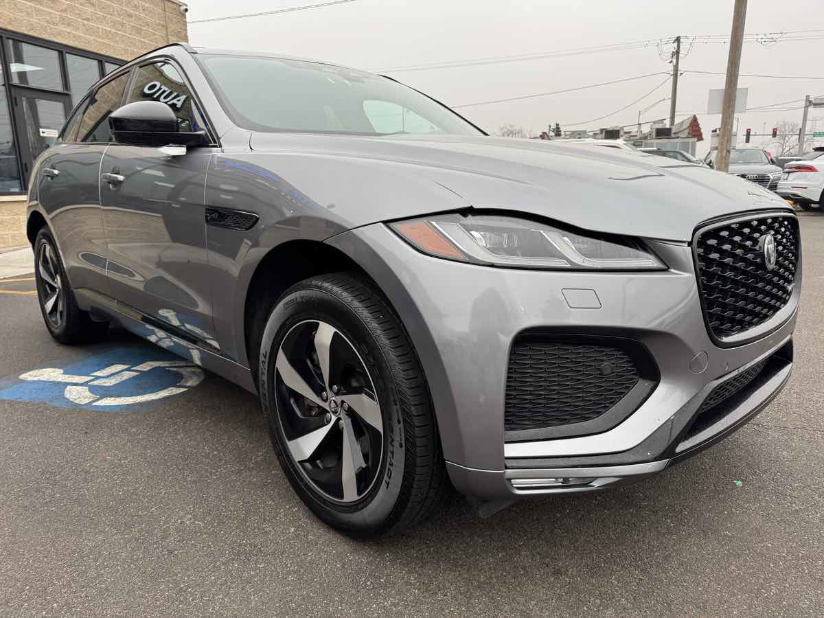Used 2024 Jaguar F-PACE R-Dynamic S image 3