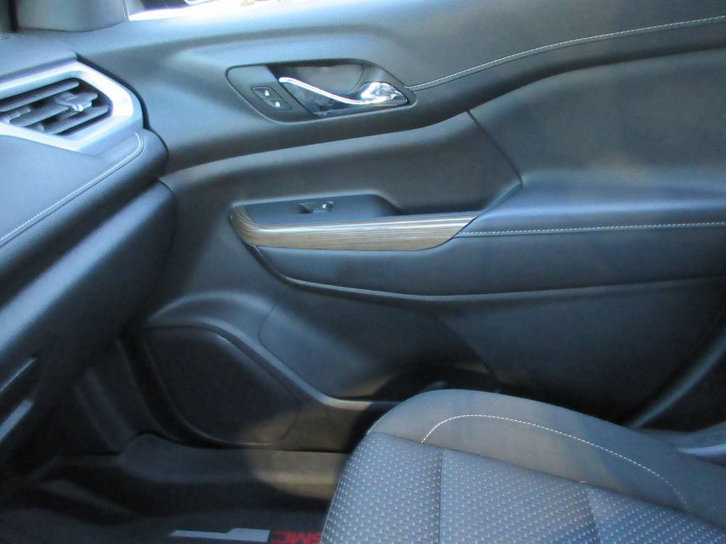Certified 2023 GMC Acadia SLE w/ Driver Convenience Package FWD image 32