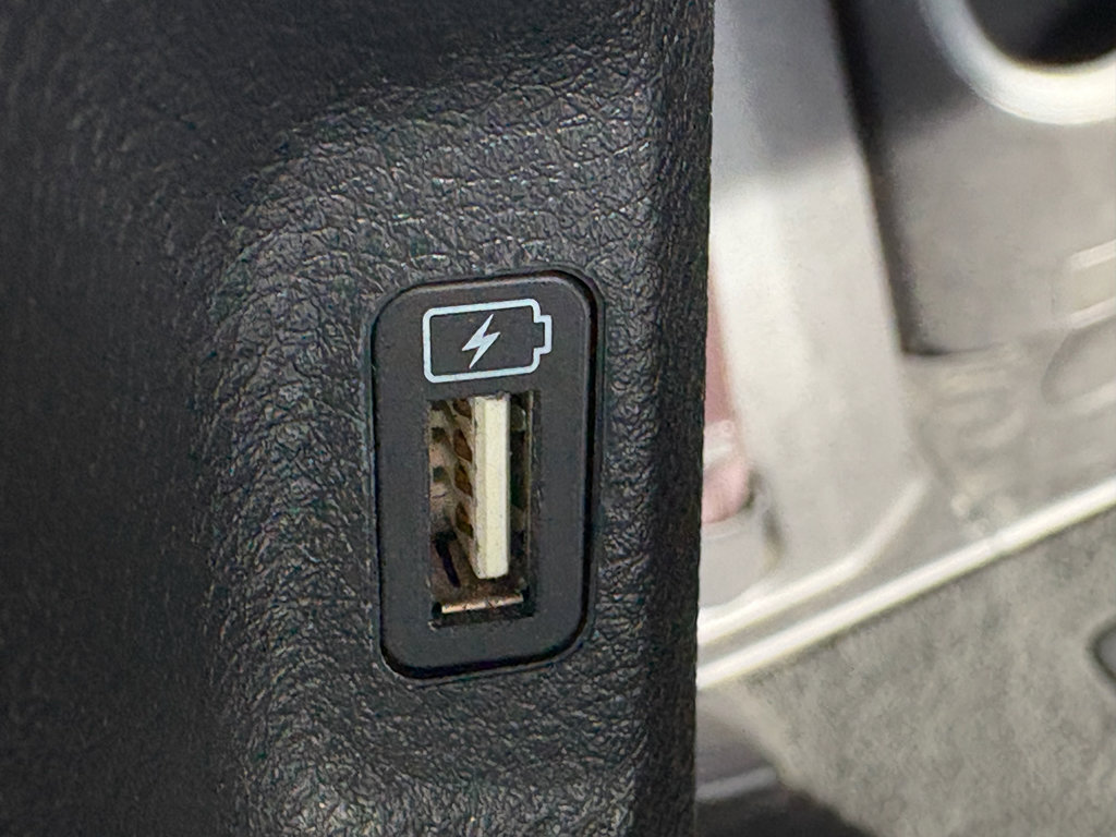 Used 2024 Kia Carnival LX image 24