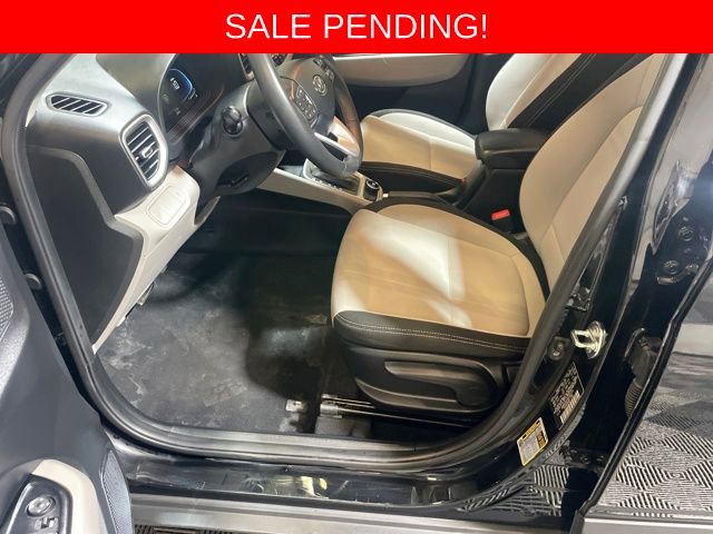Used 2025 Hyundai Venue SEL image 9