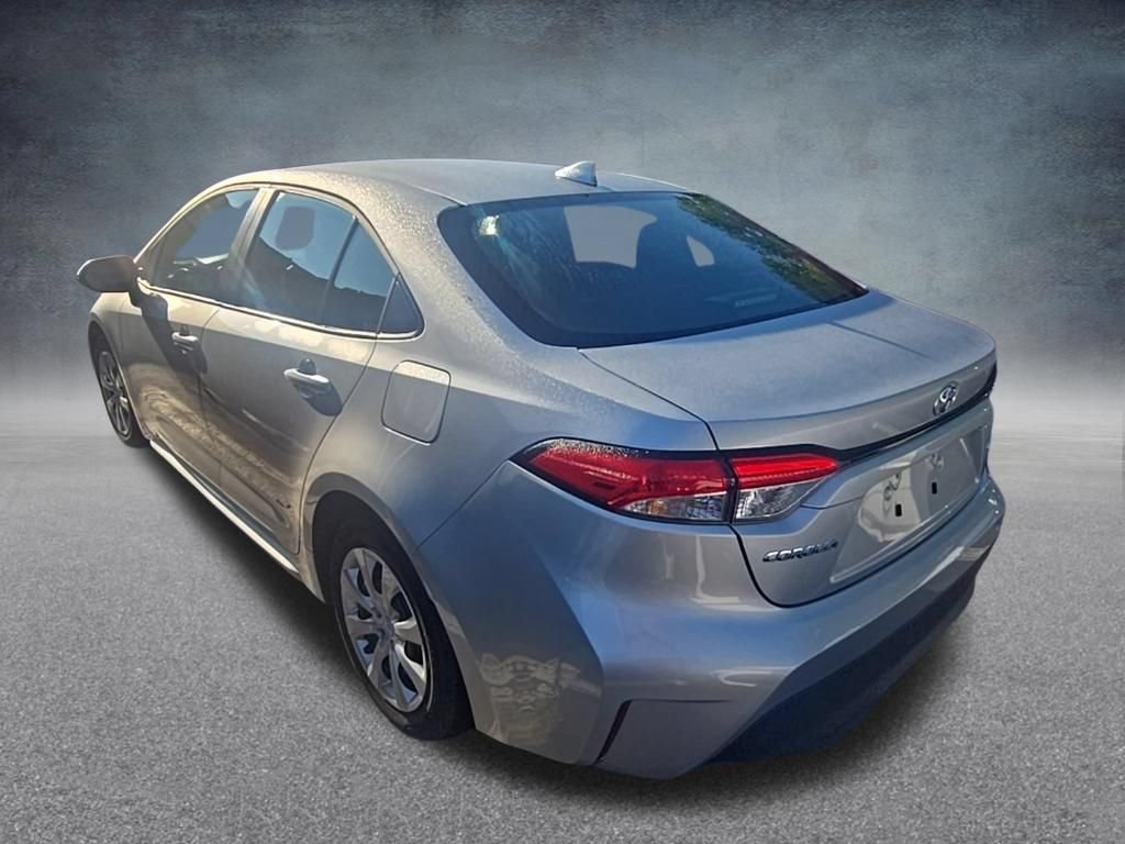 Used 2025 Toyota Corolla LE FWD image 5