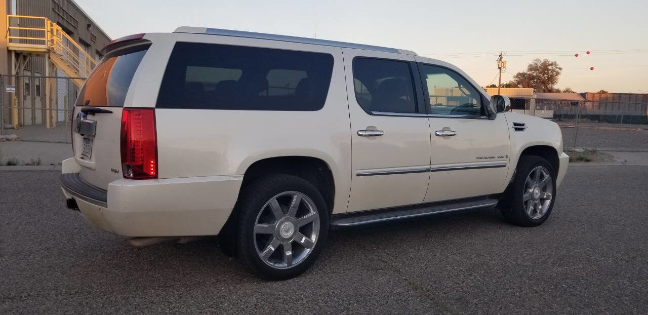 Used 2007 Cadillac Escalade ESV AWD w/ Information Package image 3