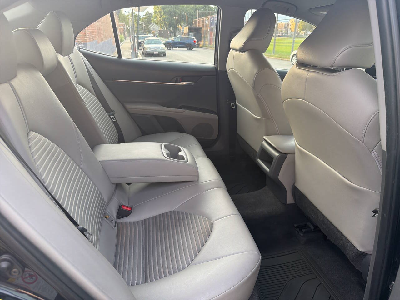 Used 2018 Toyota Camry SE FWD image 17
