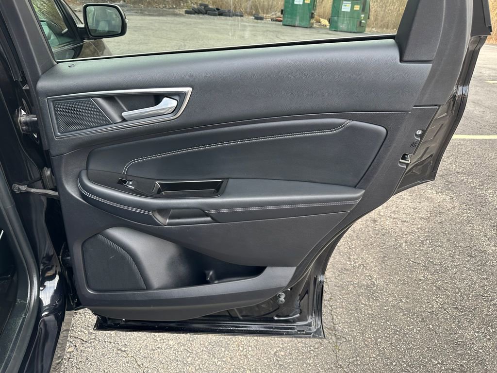 Used 2019 Ford Edge Titanium AWD/4WD image 27