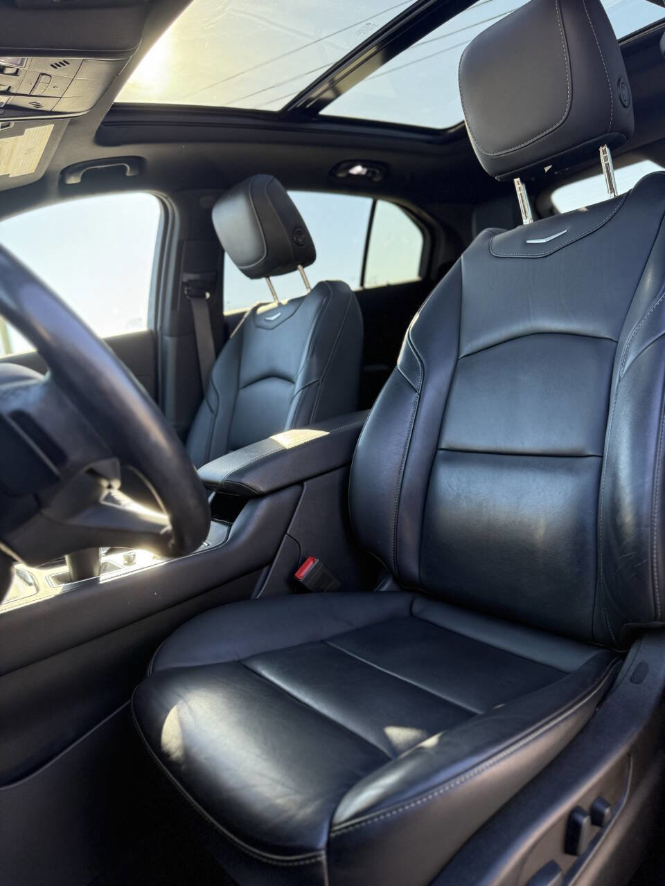 Used 2020 Cadillac XT4 Premium Luxury w/ Cold Weather Package image 9