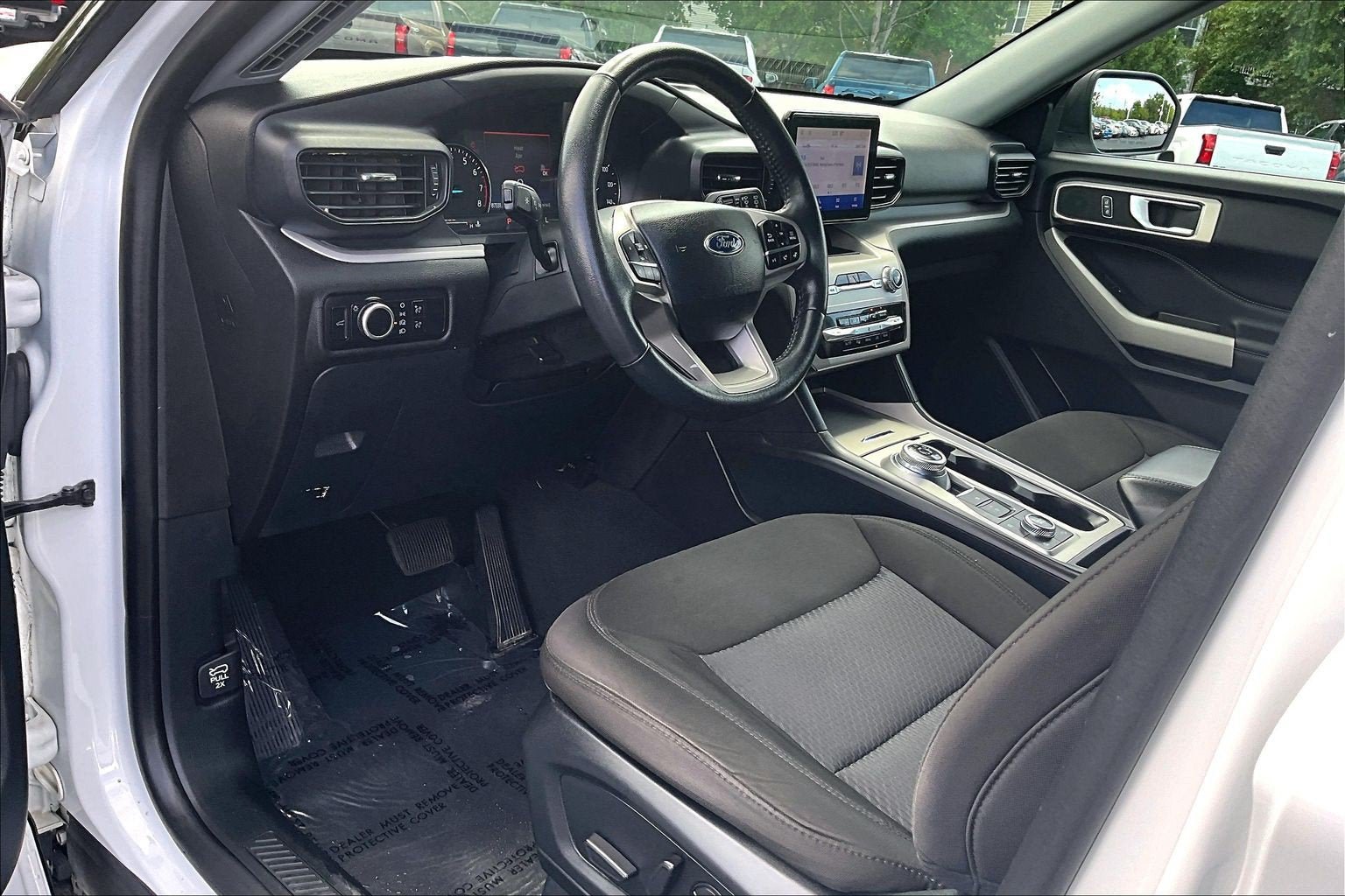 Used 2023 Ford Explorer XLT AWD/4WD image 12