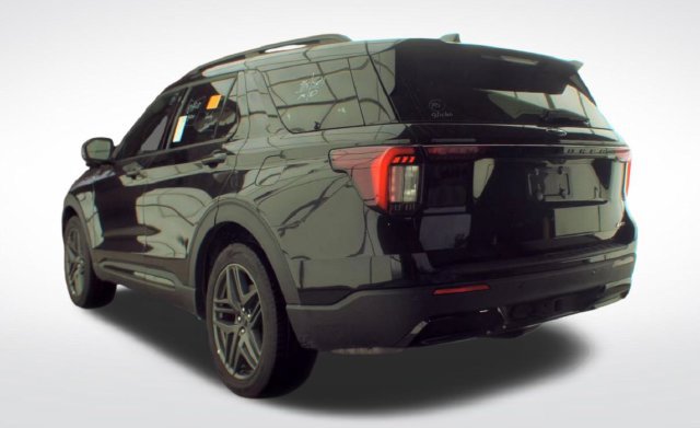 Used 2025 Ford Explorer ST-Line w/ ST-Line Street Pack AWD/4WD image 10