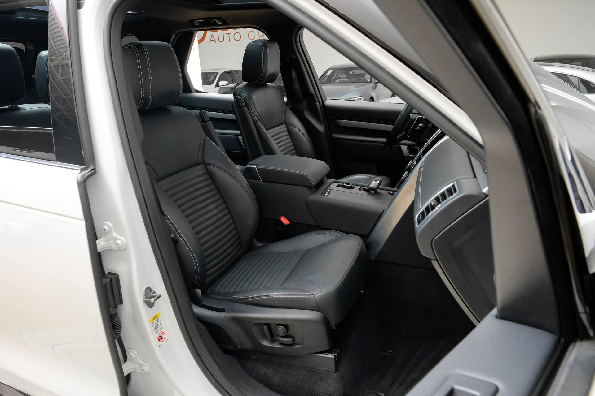 Used 2023 Land Rover Discovery S R-Dynamic image 38