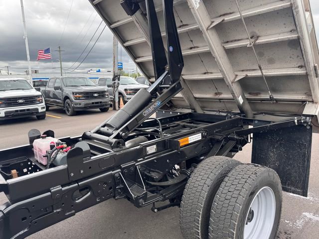 New 2025 Ford F550 4x4 Regular Cab Super Duty image 15