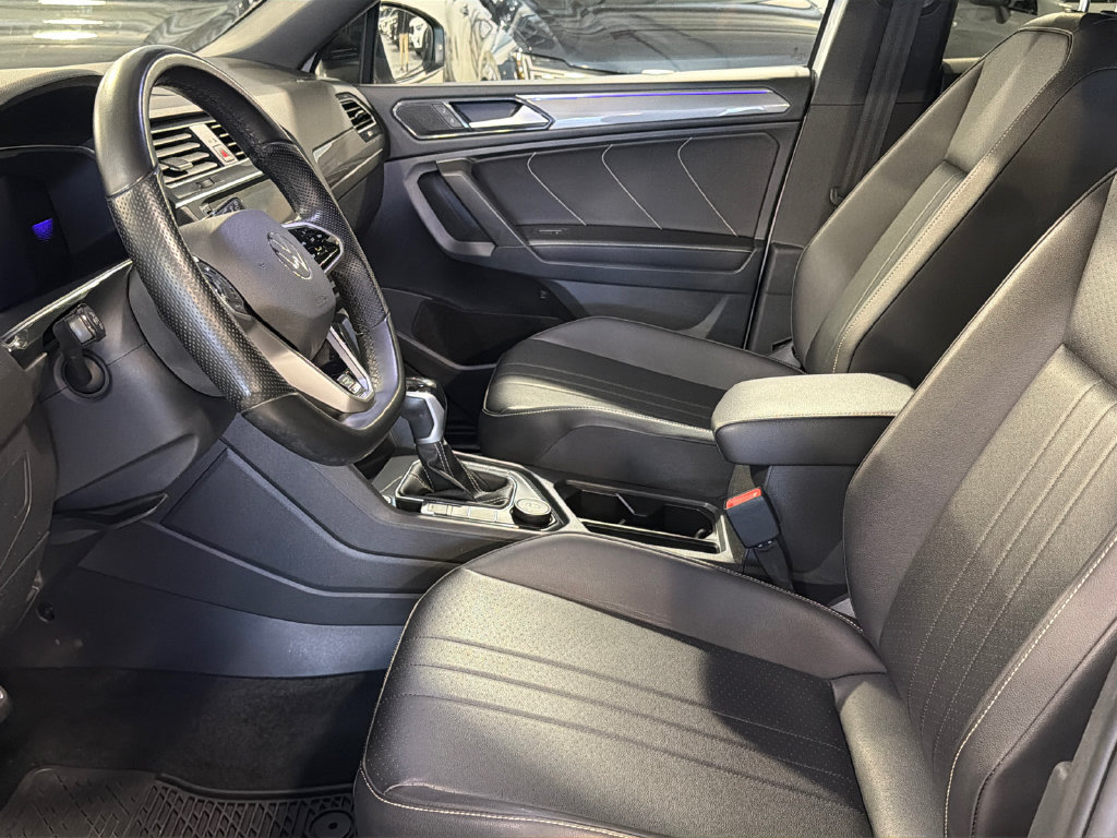 Used 2022 Volkswagen Tiguan SE R-Line AWD/4WD image 10