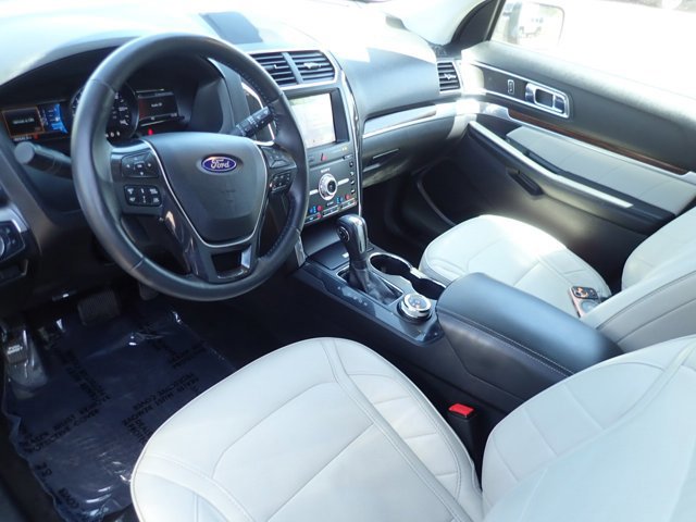Used 2019 Ford Explorer Limited w/ Limited Luxury Package AWD/4WD image 11